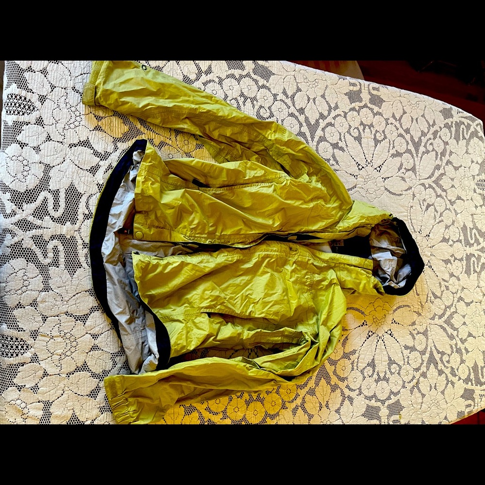 M Marmot woman’s size medium raincoat